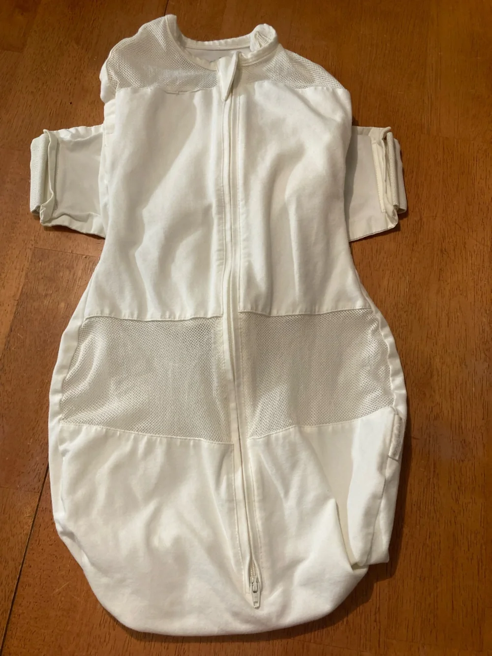Set of 2 Happiest Baby swaddles from SNOO - Small 0-2 M and Medium 2-4 M - cream